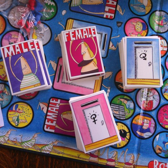 Battle of the Sexes Board Game Questions Men vs Women Parties Games Night 1997 - Picture 4 of 16